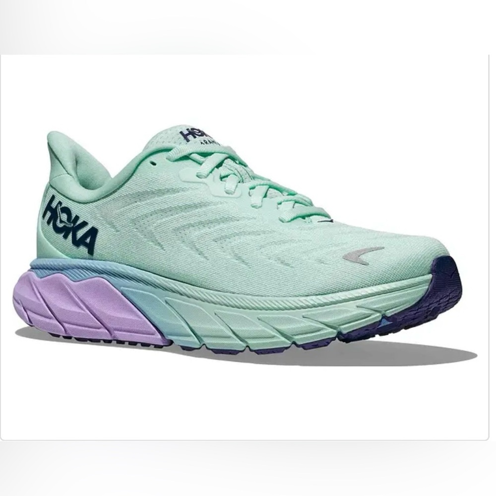 HOKA ARAHI 6